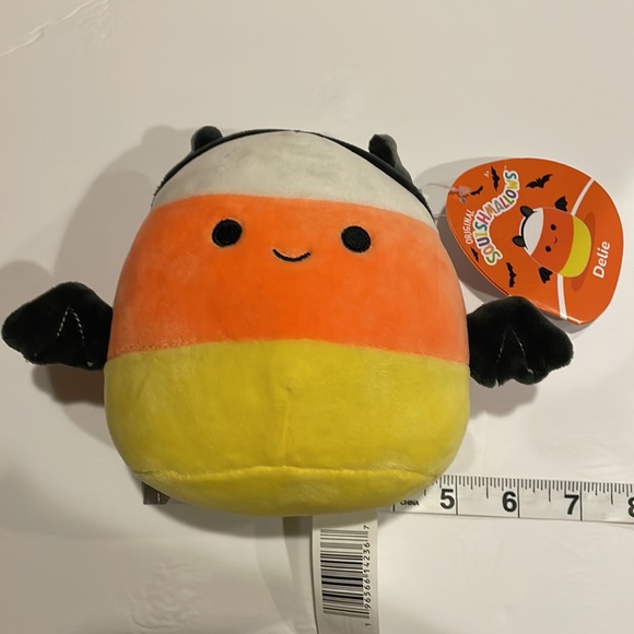 Delie Candy Corn Bat Squishmallow 2022 6/7”Halloween Plush Toy. - Picture 4 of 8